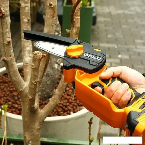 Аккумуляторная пила Deko DKCHS 20-4 063-4480 (с 1-им АКБ)