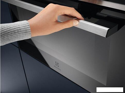 Микроволновая печь Electrolux EVM8E08X