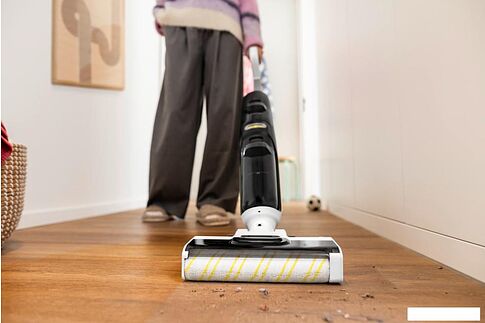 Вертикальный моющий пылесос Karcher FCV 4 Natural N 1.056-133.0