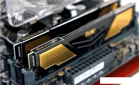 Оперативная память Team Elite Plus 32ГБ DDR4 3200 МГц TPD416G3200HC2201