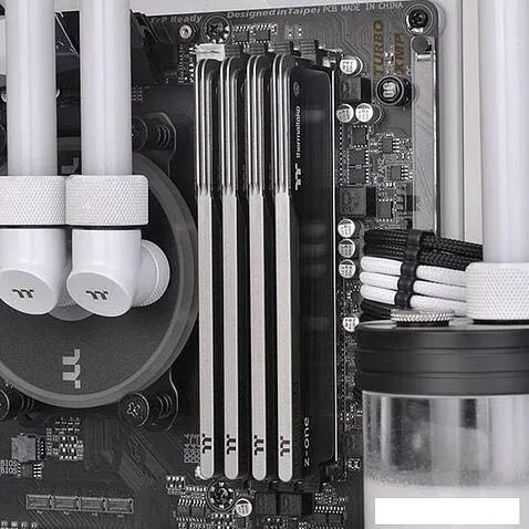 Оперативная память Thermaltake Toughram Z-One 2x8GB DDR4 PC4-28800 R010D408GX2-3600C18A
