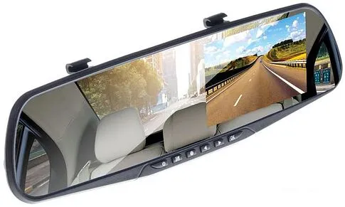 Автомобильный видеорегистратор Digma FreeDrive 303