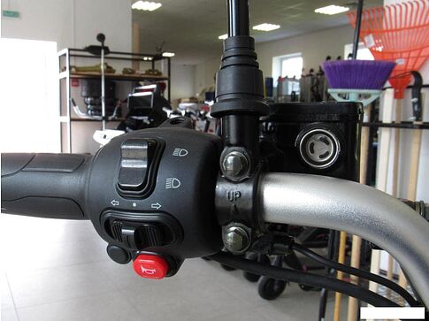 Электроскутер Yakama AP-H0003G (черный)