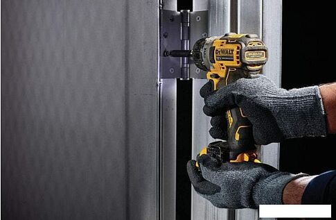Винтоверт DeWalt DCF601D2-QW (с 2-мя АКБ, кейс)