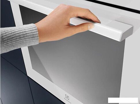 Электрический духовой шкаф Electrolux OKC8H39WV