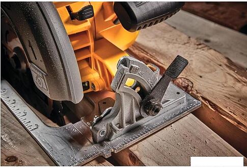 Дисковая (циркулярная) пила DeWalt DCS573NT-XJ (без АКБ, кейс)