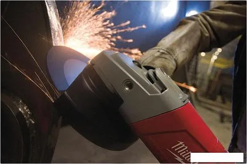 Угловая шлифмашина Milwaukee AGVK24-230EK 4933451413