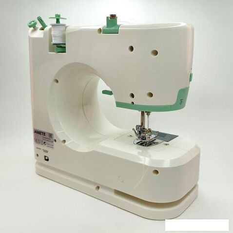Электромеханическая швейная машина Janete 520
