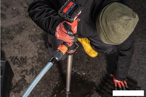 Садовый насос Milwaukee M12 BSWP-0 (без АКБ)