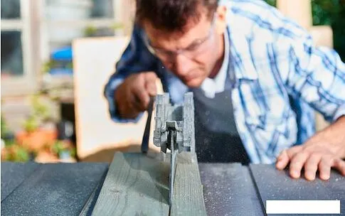 Дисковая пила Ryobi RTS1800EF-G