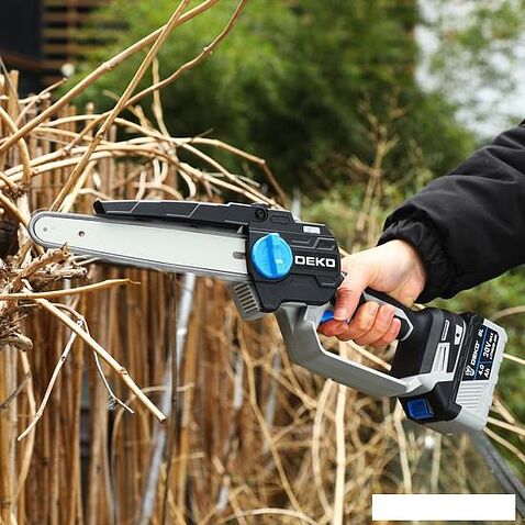 Аккумуляторная пила Deko DKCHS 20V 063-4483 (с 2-мя АКБ, кейс)