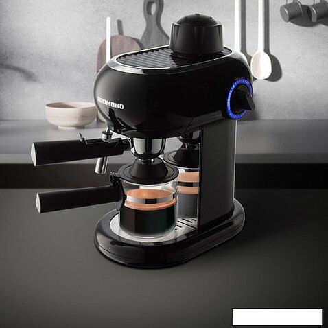 Рожковая бойлерная кофеварка Redmond RCM-1521