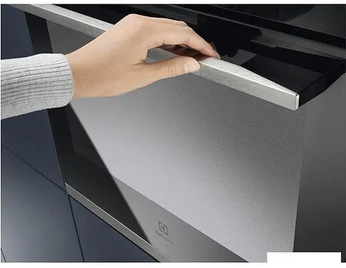 Электрический духовой шкаф Electrolux SteamBake 600 KODEC75X2