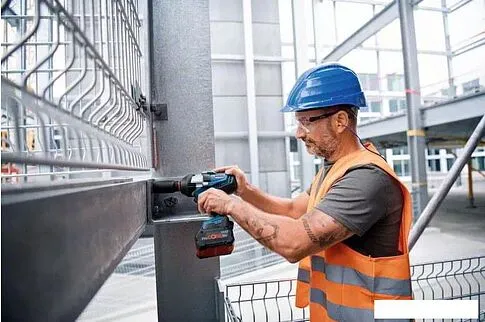 Гайковерт Bosch GDS 18V-1050 H Professional 06019J8502 (с 2-мя АКБ 8 Ah, кейс)