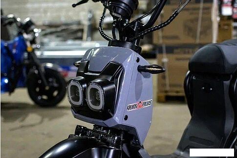 Электроскутер AVM.Plus Zoomer (серый)