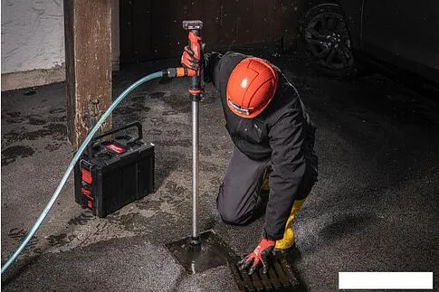 Садовый насос Milwaukee M12 BSWP-0 (без АКБ)