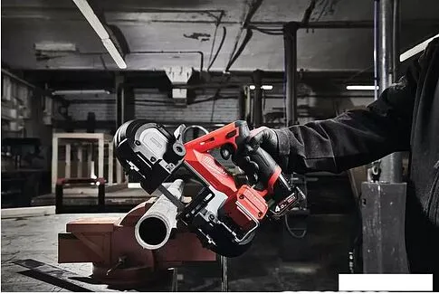 Ленточная пила Milwaukee Fuel M12 FBS64-402C 4933478441 (с 2-мя АКБ, кейс)