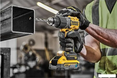 Ударная дрель-шуруповерт DeWalt DCD805H2T (с 2-мя АКБ 5 Ач, кейс)