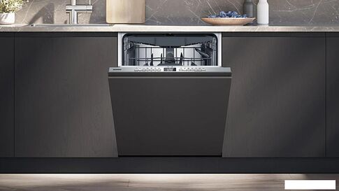 Встраиваемая посудомоечная машина Siemens iQ300 SN63HX06CE