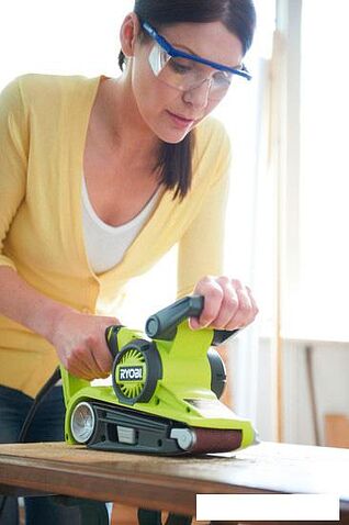 Ленточная шлифмашина Ryobi EBS800