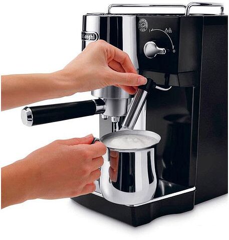 Рожковая кофеварка DeLonghi EC 820.B