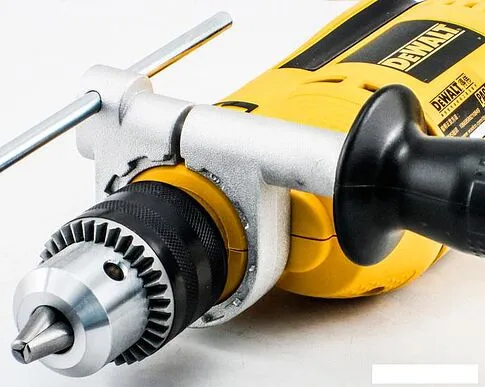 Ударная дрель DeWalt DWD024