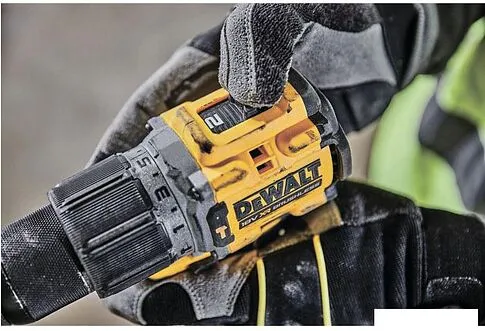 Ударная дрель-шуруповерт DeWalt DCD805NT (без АКБ, кейс)