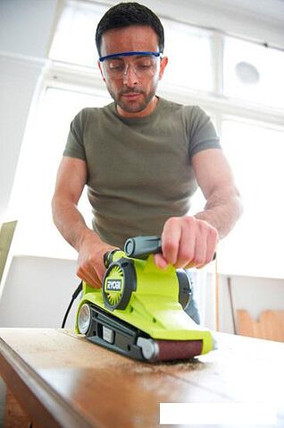 Ленточная шлифмашина Ryobi EBS800