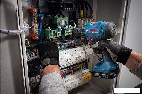 Ударная дрель-шуруповерт Bosch GSB 183-LI Professional 06019K9100 (с 2-мя АКБ, кейс)