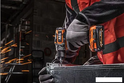 Дрель-шуруповерт AEG Powertools BS 18SBL-202C 4935472277 (с 2-мя АКБ, кейс)