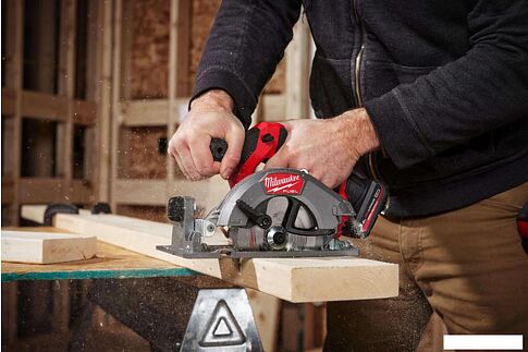 Дисковая (циркулярная) пила Milwaukee M12 FCS442-502X 4933493489 (с 2-мя АКБ, кейс)
