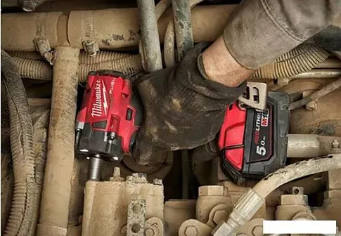 Гайковерт Milwaukee M18 FIW2P12-502X 4933478447 (с 2-мя АКБ, кейс)