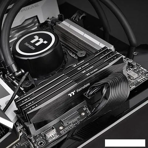 Оперативная память Thermaltake H-One 16GB DDR4 PC4-25600 R021D416GX1-3200C22D