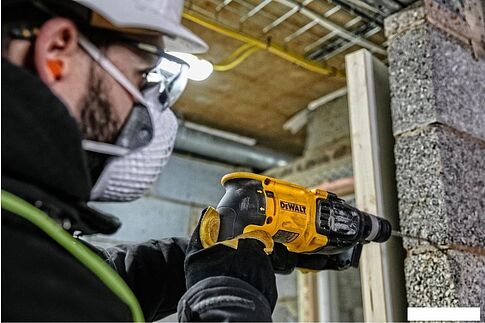 Перфоратор DeWalt D25133K-QS (кейс)