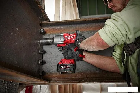 Гайковерт Milwaukee M18 ONEFHIWF12-502X 4933459727 (с 2-мя АКБ, кейс)