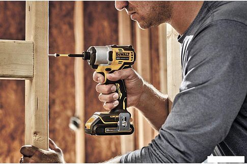 Винтоверт DeWalt DCF840N (без АКБ)