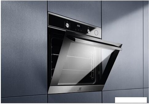 Электрический духовой шкаф Electrolux EOC6P71X