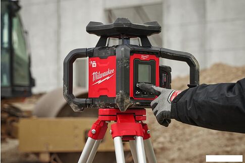 Лазерный нивелир Milwaukee M18 RLOHV1200-501C 4933493204 (с 1-им АКБ, кейс)