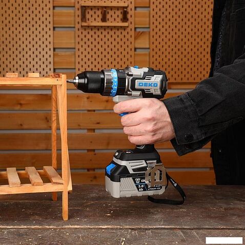 Ударная дрель-шуруповерт Deko GCD20DU PRO 083-1107 (с 2-мя АКБ, кейс)