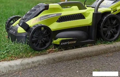 Колёсная газонокосилка Ryobi RLM13E33S