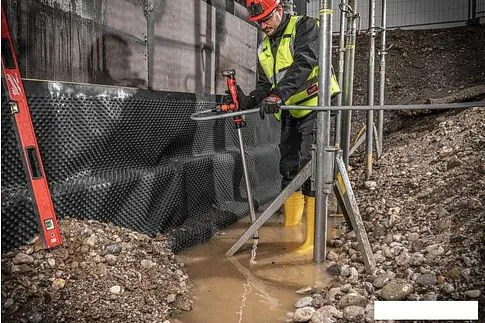 Садовый насос Milwaukee M12 BSWP-0 (без АКБ)