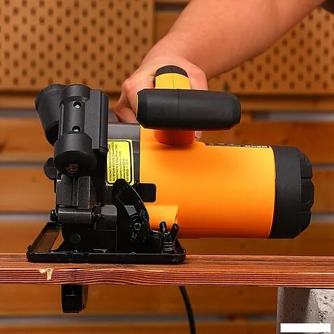 Дисковая (циркулярная) пила Deko CS-1500W 084-1150