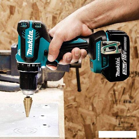 Дрель-шуруповерт Makita DDF485RFE (с 2-мя АКБ, кейс)