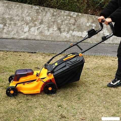 Deko DKLM40V + DKCW25 085-2025 (газонокосилка, мойка высокого давления, 2 АКБ)