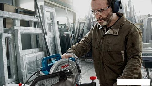 Дисковая (циркулярная) пила Bosch GCM 216 Professional 0601B33000