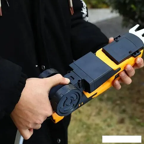 Кусторез + ножницы Deko DKGS4 Pro 063-4471 (с АКБ)