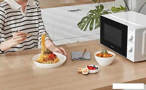 Микроволновая печь Midea MM719M2Z-W