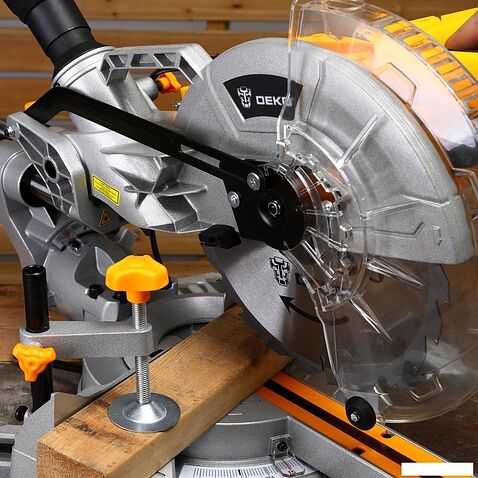 Торцовочная пила Deko DKMS255 Laser 084-1029