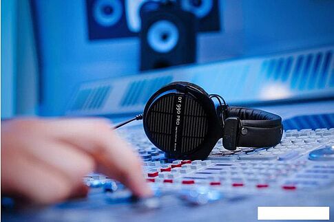 Наушники Beyerdynamic DT 990 Pro Limited Edition 80 Ohm