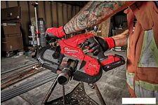 Ленточная пила Milwaukee Fuel M18 FBS85-202C 4933471497 (с 2-мя АКБ, кейс) Ленточная пила Milwaukee Fuel M18 FBS85-202C 4933471497 (с 2-мя АКБ, кейс)